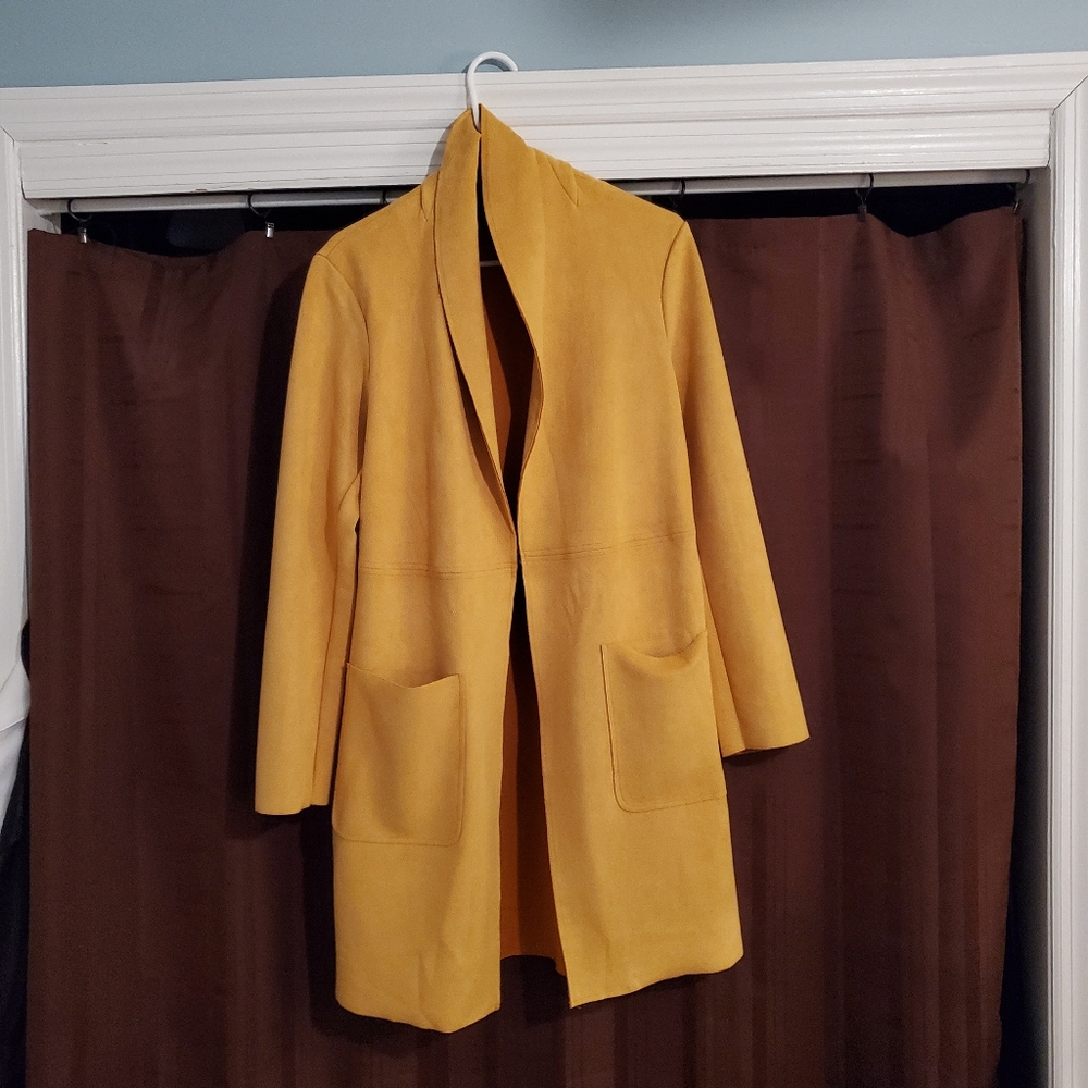 Beautiful light jacket. Very chic! - Picture 2 of 3